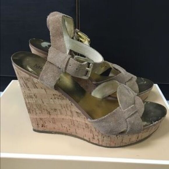 ⭐️40% Off⭐️ 🌠⭐HOST PICK⭐🌠 Michael Kors Amber Wedge Sandals - Picture 1 of 3
